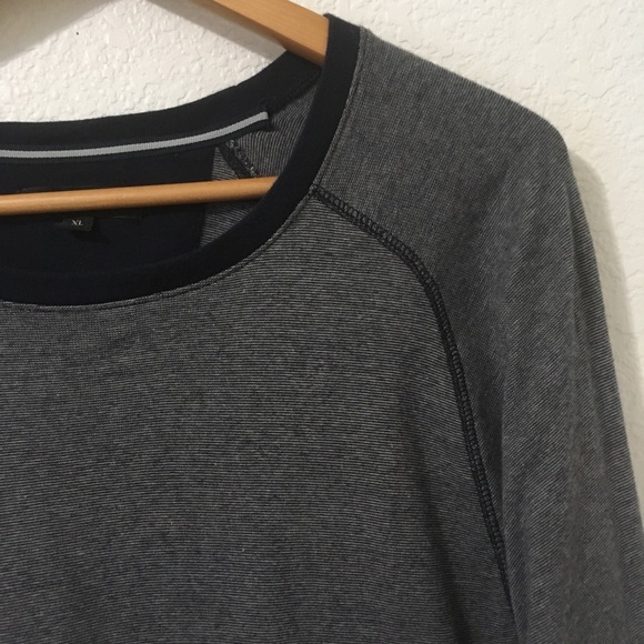 Banana Republic Navy Long Sleeve Pullover - Picture 4 of 8